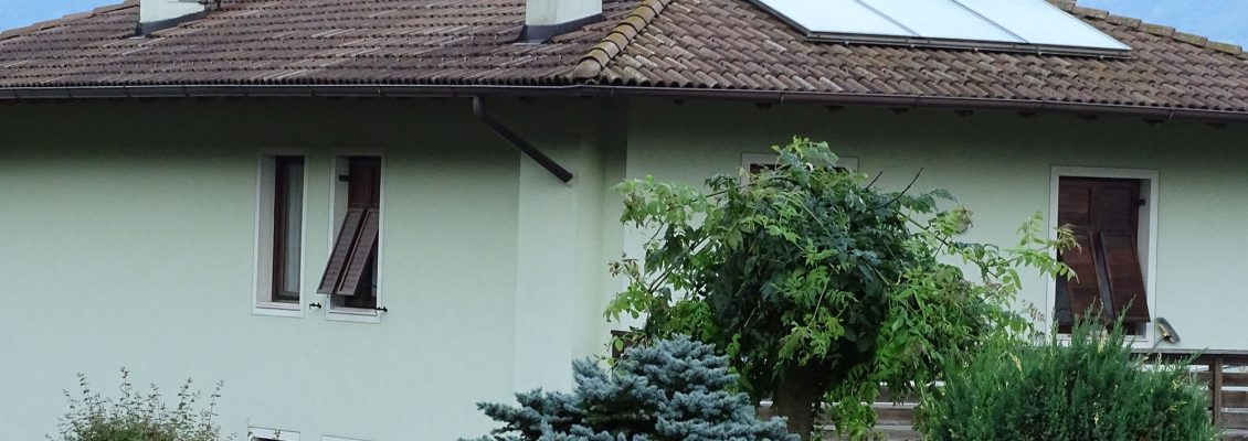 casa privata di abitazione nuovo cappotto e pannelli solari termici