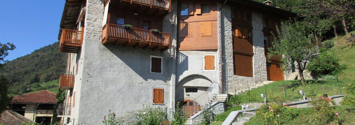 restauro conservativo casa rurale rifacimento facciata, finestre e poggioli2